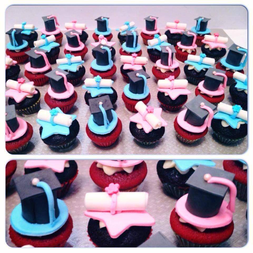 Look At Me Graduating Cupcakes